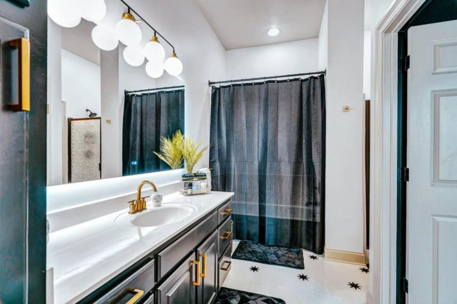 Stylish & Romantic Home, Long-Term Friendly, King Bâton-Rouge Extérieur photo